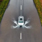 Фото по теме: Как безопасно переехать глубокую лужу