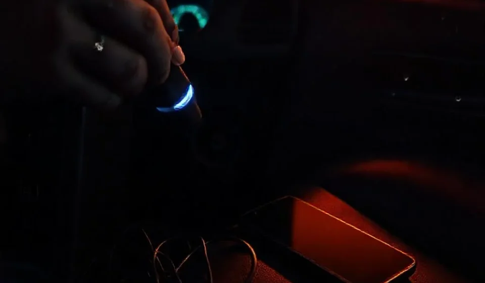 Фото по теме: Зачем вынимать зарядное устройство из прикуривателя на ночь